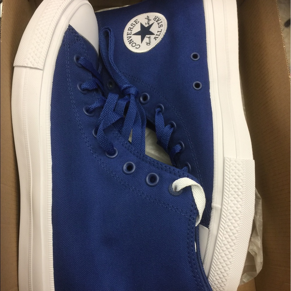 Authentic Blue converse - Picture 2 of 13